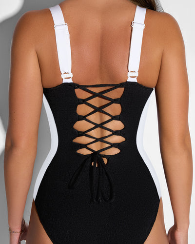 Close up shot of the back lacing of Lifty - Contour Crinkle Black/White
